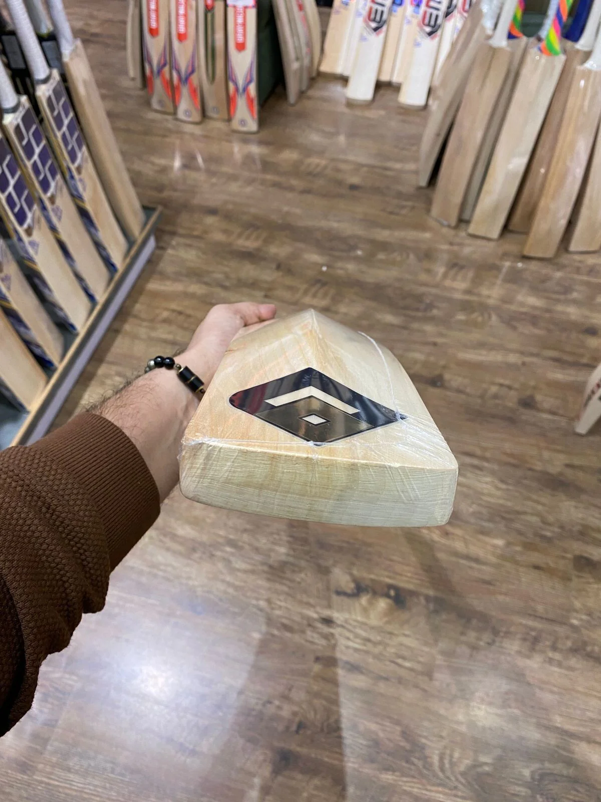EW GT XR 10000 EM CRICKET BAT SNR - Image 2