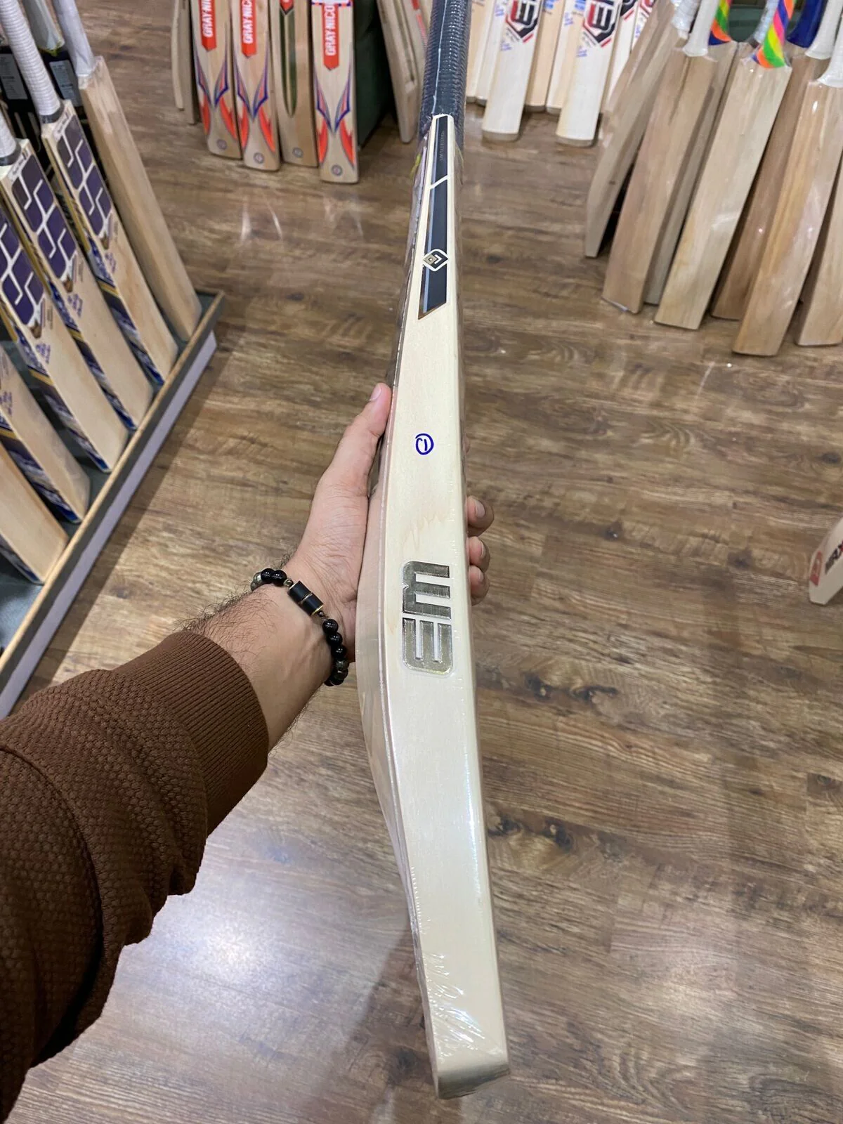 EW GT XR 10000 EM CRICKET BAT SNR - Image 4