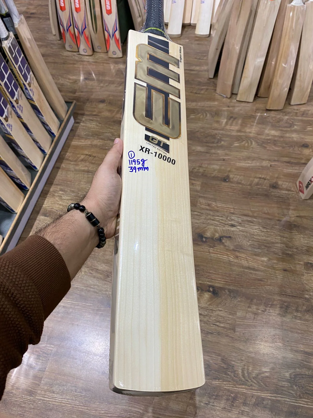 EW GT XR 10000 EM CRICKET BAT SNR - Image 5